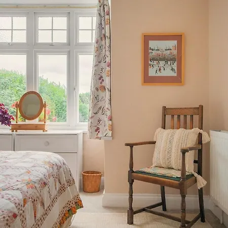 Large 4 Bedroom House-free Parking With Garden And Terrace Hébergement de vacances Bristol