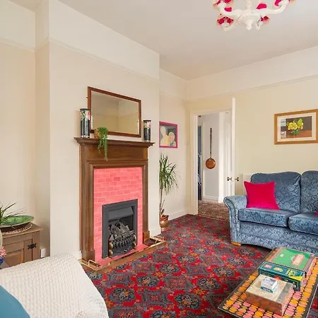 Large 4 Bedroom House-free Parking With Garden And Terrace Bristol