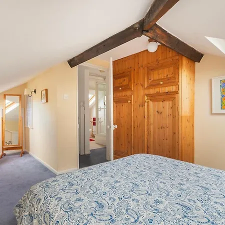 Large 4 Bedroom House-free Parking With Garden And Terrace Bristol